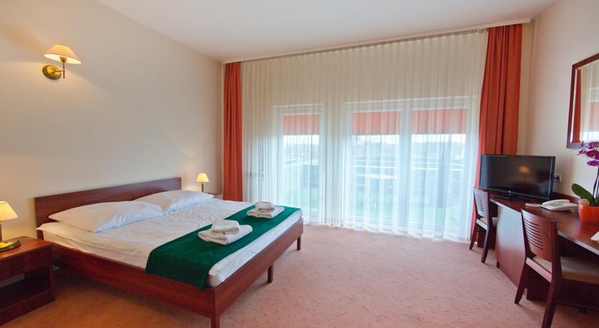Hotel Kameralny เคียลเซ ภายนอก รูปภาพ