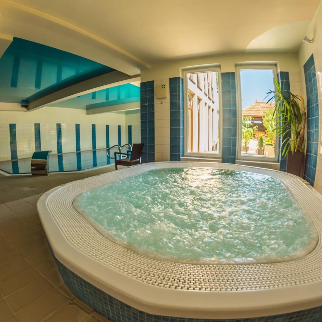 Hotel Kameralny เคียลเซ ภายนอก รูปภาพ