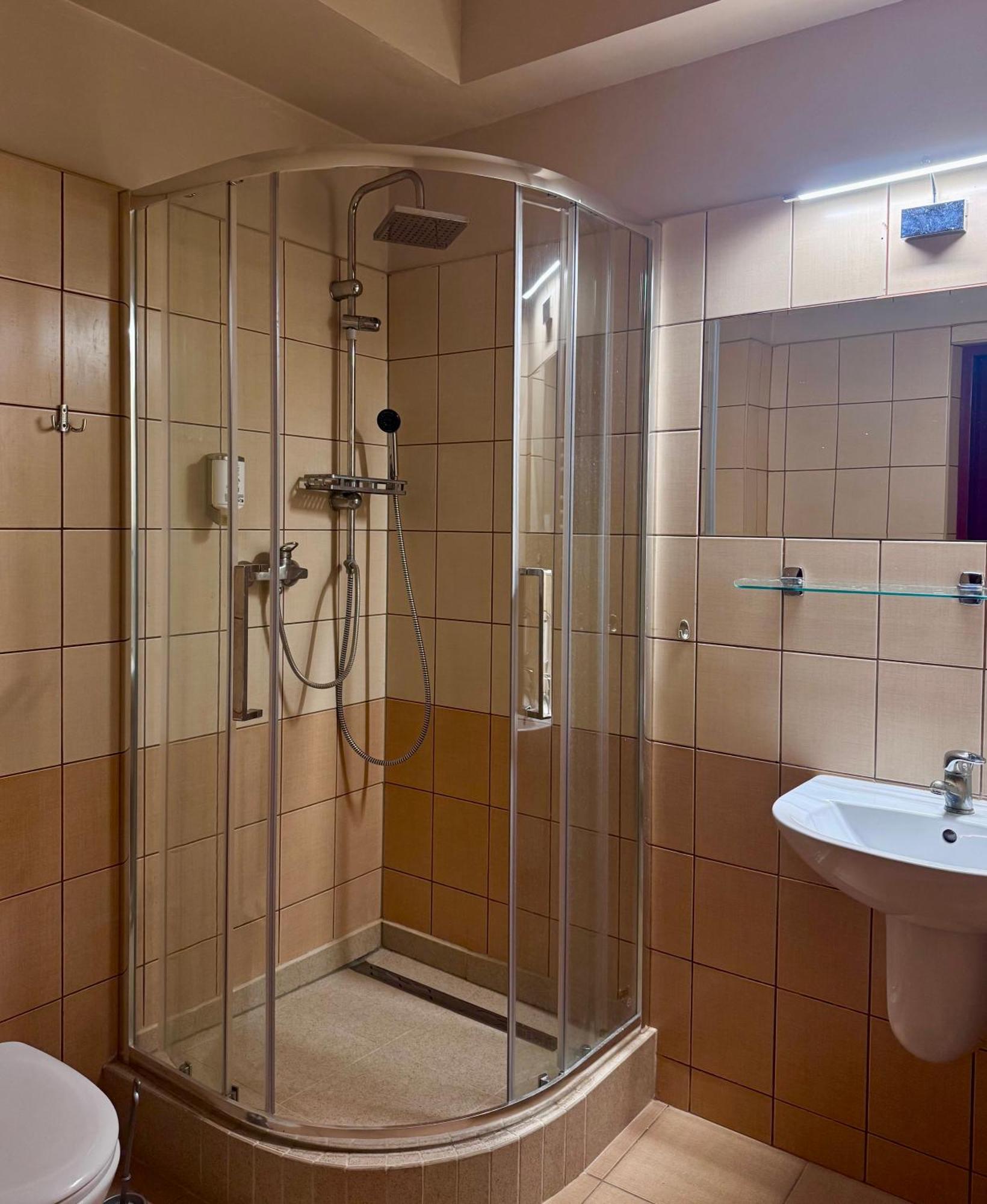 Hotel Kameralny เคียลเซ ภายนอก รูปภาพ