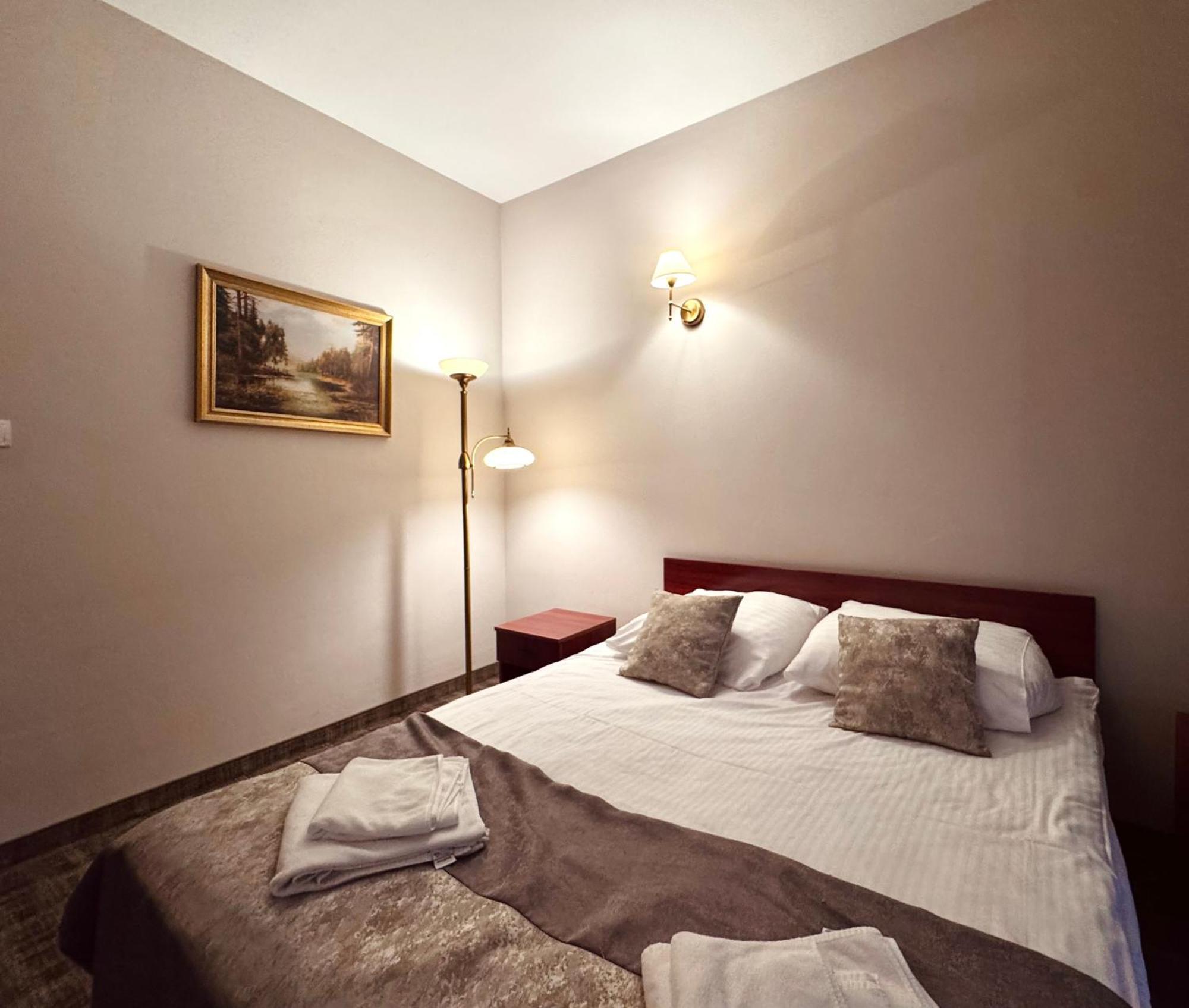 Hotel Kameralny เคียลเซ ภายนอก รูปภาพ
